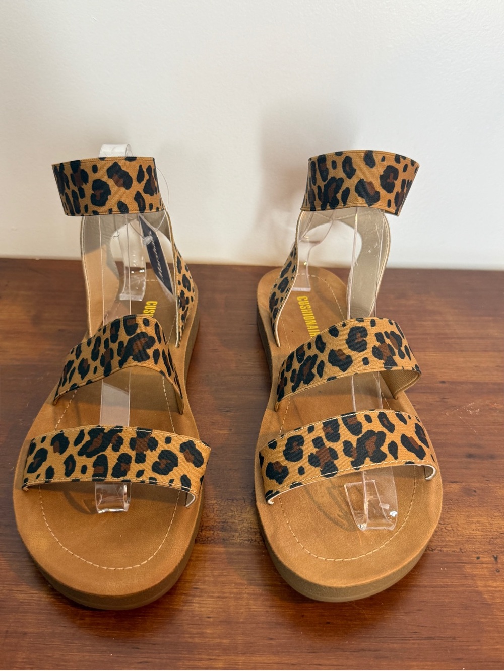 .Cushionaire Women’s Leopard Print Ankle-Strap Sandals Tan/Black | EUC